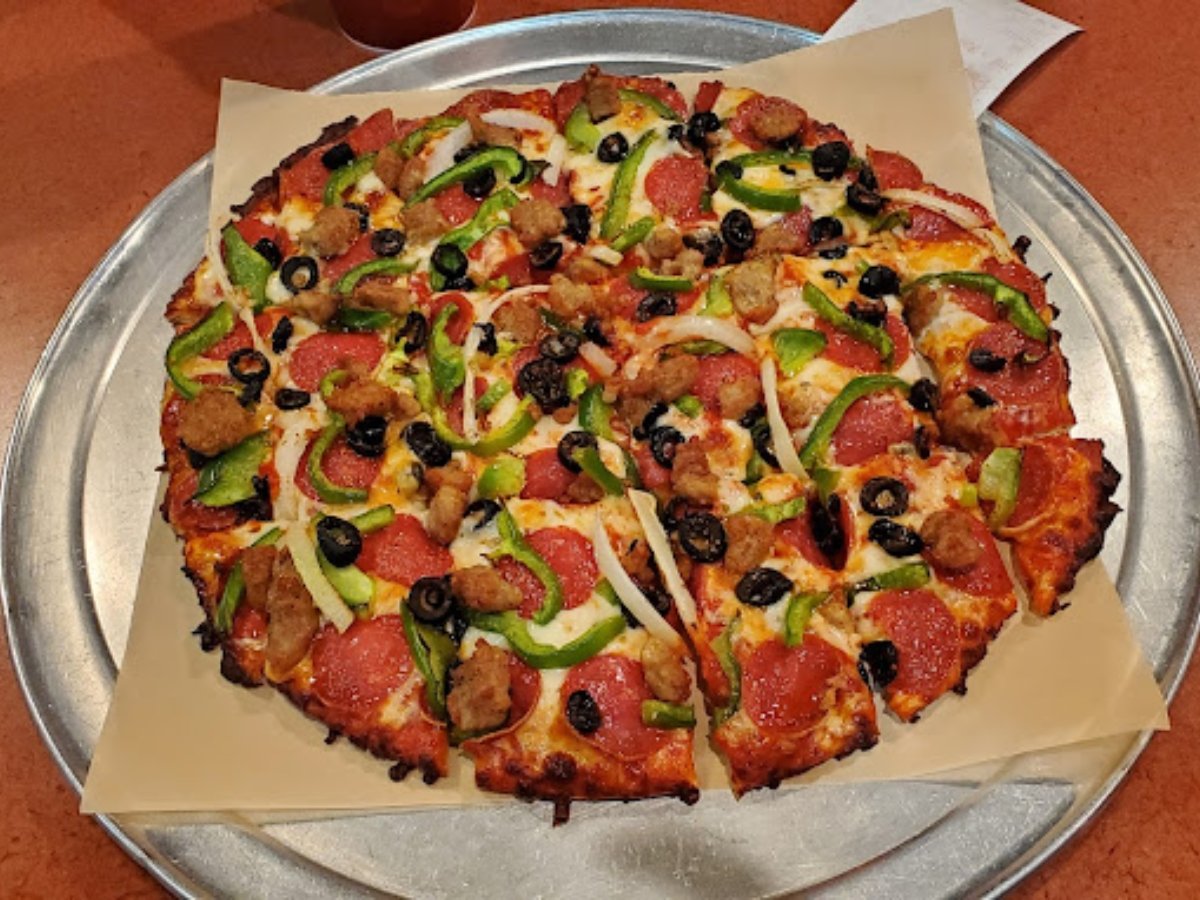 A delicious pizza in pizza tray at Donatos Pizza, Huntsville, AL