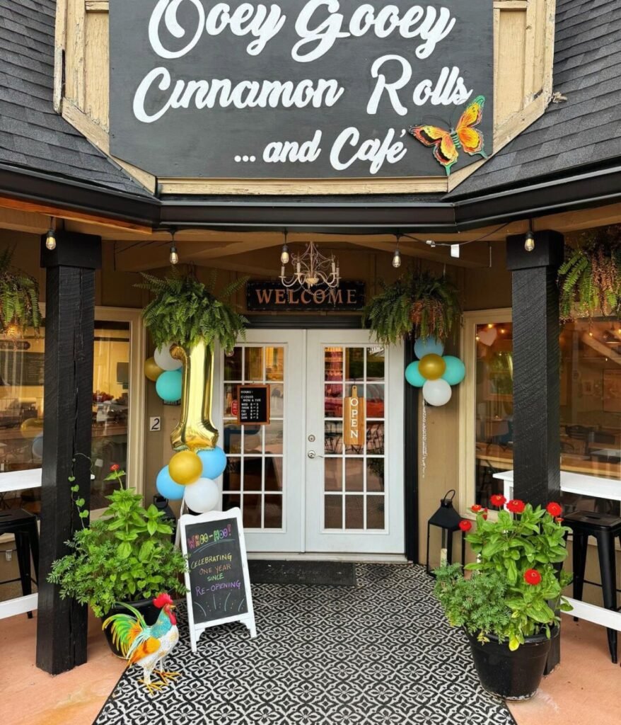 OoeyGooey Cinnamon Rolls and Café in Nashville, IN Image from Instagram